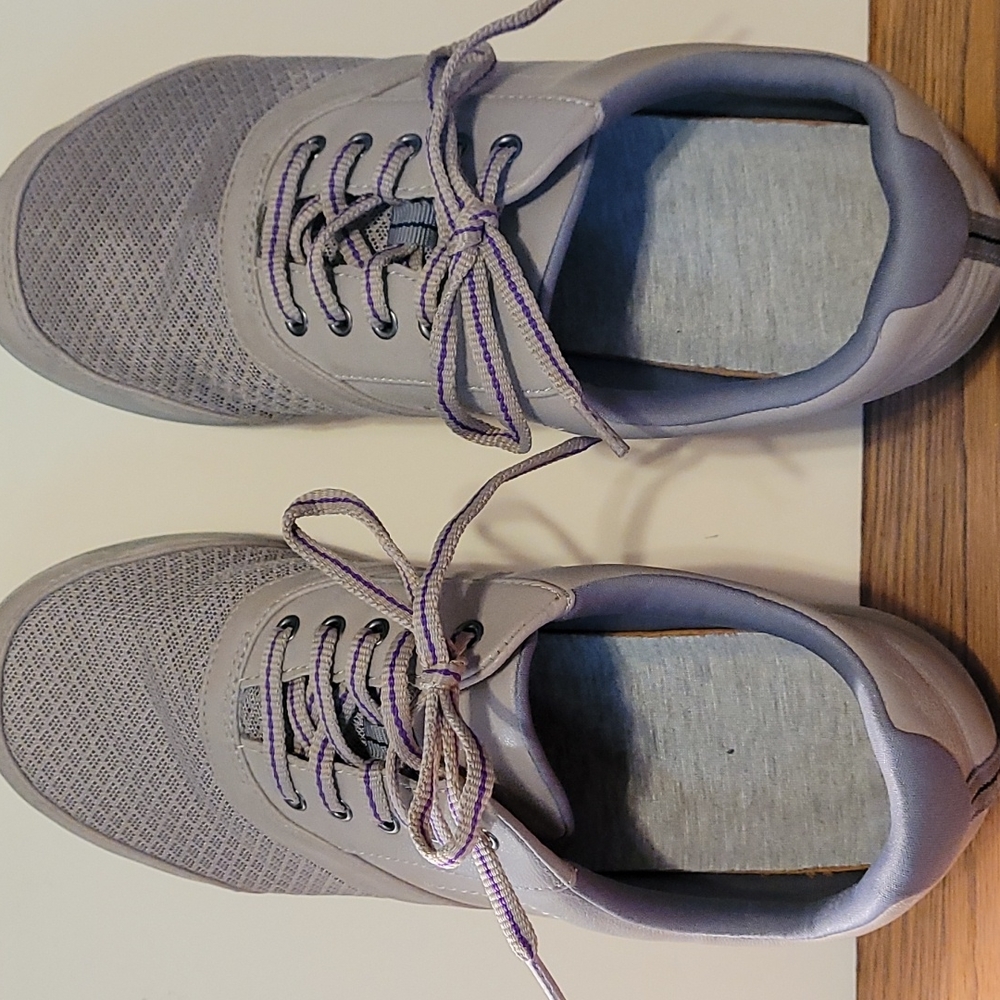 Clark's tennis shoes 8 1/2 wide grey